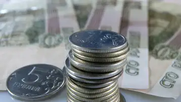 تداول الدولار دون مستوى 77 روبل روسي للمرة الأولى في أسبوع