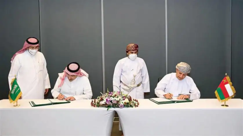 توقيع 3 مذكرات تفاهم بين السعودية و عُمان لتمويل مشاريع تنموية