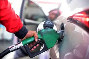 الحكومة تنفي زيادة تعريفة الركوب لسيارات النقل الجماعي بالمحافظات