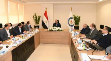 وزير البترول يعقد أول اجتماع بمقر الوزارة الجديد بالعاصمة الإدارية