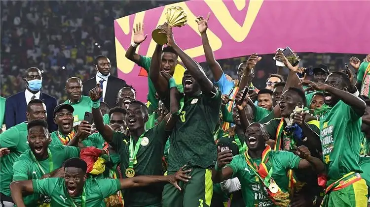 "ماني يحتفل أمام دموع صلاح".. صحف العالم تتغنى بتتويج السنغال بكأس الأمم: