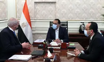 رئيس الوزراء يستعرض العروض العالمية المقدمة لإقامة مشروعات الهيدروجين الأخضر