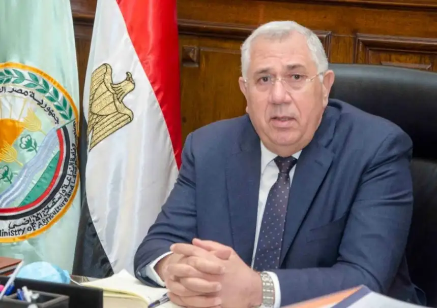 وزير الزراعة يعقد اجتماعا لبحث آليات تنفيذ قرارات مجلس الوزراء بالحفاظ على الأراضي الزراعية