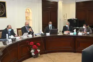 وزير الإسكان يترأس لجنة تسيير أعمال تنفيذ برنامج خدمات الصرف الصحى بالمناطق الريفية