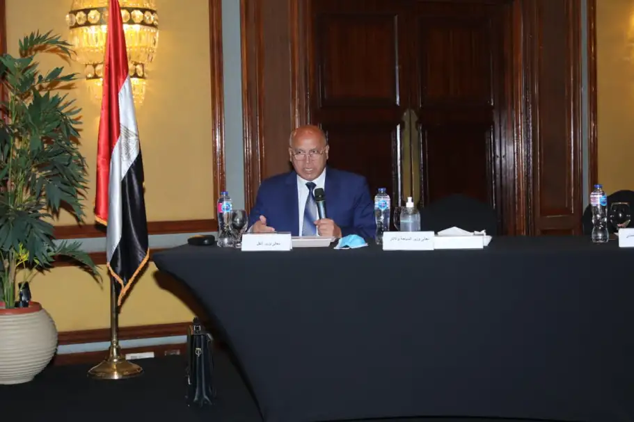 وزير النقل يروج فرص استثمار السكك الحديدية والمترو على الجانب الإسباني