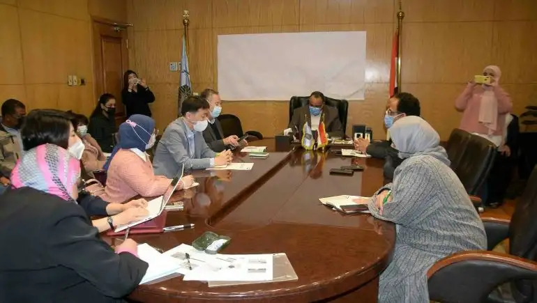 “الأقصر” تبحث مع وفد كوري تطوير أنظمة الإشارات والبنية الأساسية لخط السكك الحديد