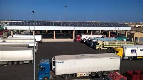 تداول 2504 طن بضائع و438 شاحنة بموانئ البحر الأحمر