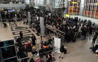 جمارك مطار القاهرة تحبط تهريب ترامادول في علب بسكويت