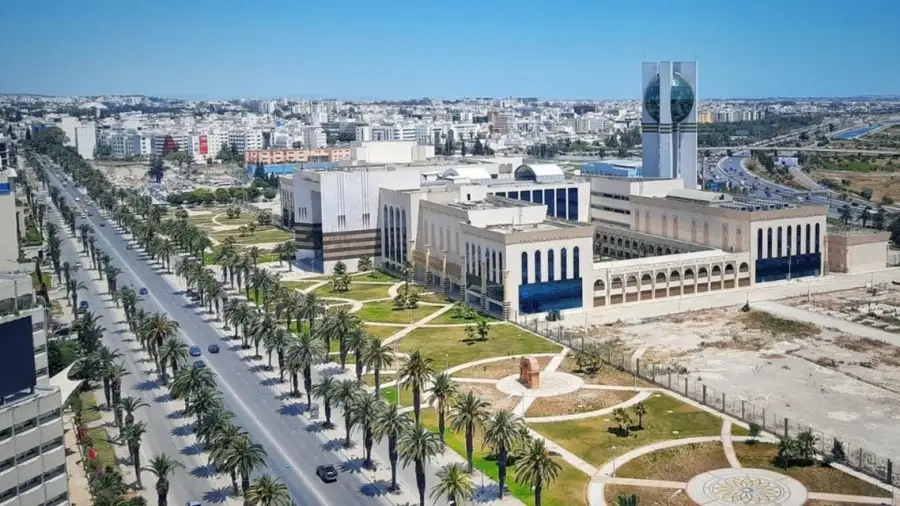الحكومة التونسية تعتزم رفع أسعار الكهرباء والمحروقات لخفض العجز