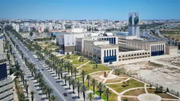الحكومة التونسية تعتزم رفع أسعار الكهرباء والمحروقات لخفض العجز