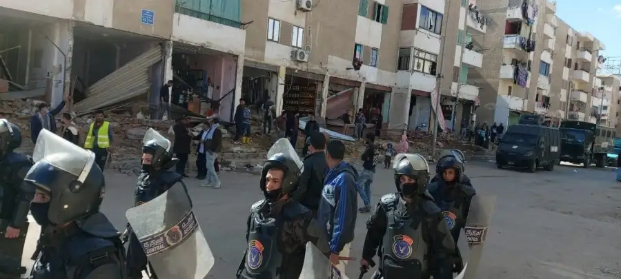 بالصور| جهاز مدينة بدر يشن حملة مكبرة لضبط مخالفات تغيير النشاط وإزالة الإعلانات المخالفة بالحي الأول