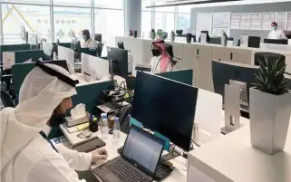 بعد تراجع الأجانب .. 171 ألف سعودي دخلوا سوق العمل في 2021