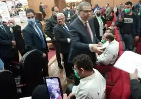 وزير القوى العاملة يسلم 100 عقد عمل لقادرون باختلاف ببورسعيد