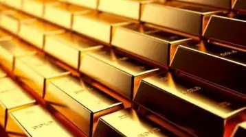 الذهب ينزل عن قمة 8 أشهر بعد تراجع كبير في أسعاره