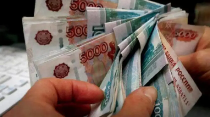 الأزمة الأوكرانية تلقي بظلالها على البورصة الروسية والروبل