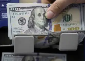 تباين أسعار العملات محليا خلال تعاملات اليوم .. الدولار يسجل 15.66 جنيها