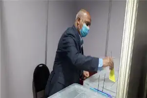 وزير النقل يشارك في انتخابات نقابة المهندسين