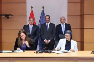 وزارة الاتصالات توقع اتفاقية تعاون مع البنك الأهلي لإعداد الكوادر