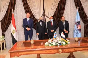 وزير التعليم ورئيس الهيئة العربية للتصنيع يشهدان توقيع عقد تصنيع الشاشات التفاعلية