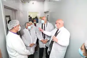 وزير الزراعة يفتتح أحدث خطوط الإنتاج لقاحات الدواجن بمعهد الامصال واللقاحات البيطرية