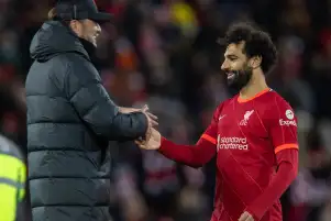 كلوب يدافع عن محمد صلاح ويطالب بتوفير الحماية له