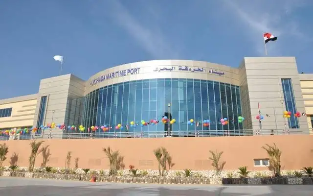 إعادة فتح ميناء الغردقة البحري واستئناف الحركة الملاحية بعد تحسن الأحوال الجوية