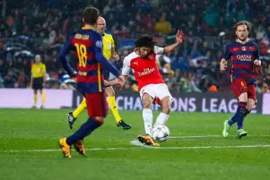 النني يسترجع ذكريات هدفه في برشلونة بدوري أبطال أوروبا