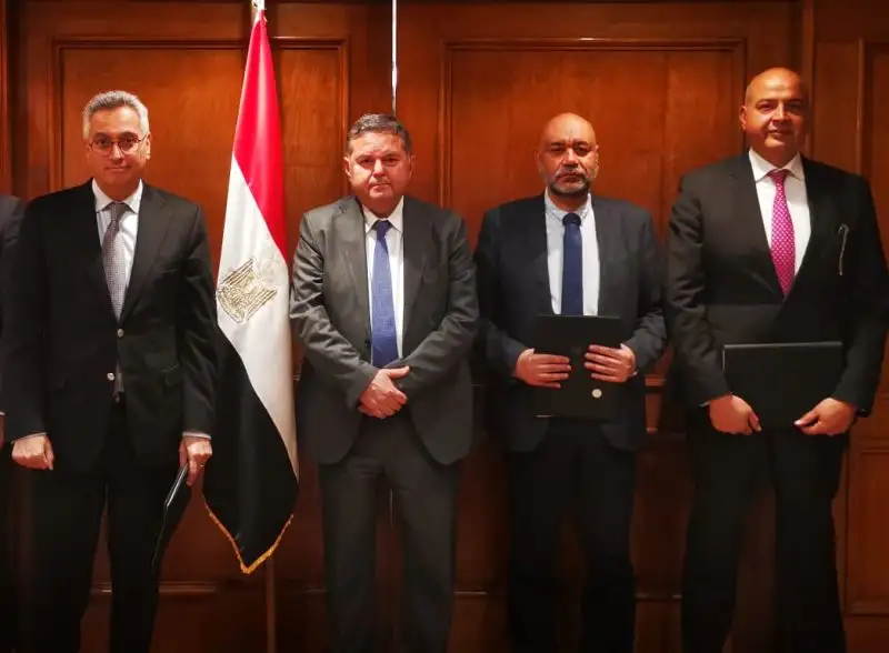 توقيع اتفاقية لتأسيس أول شركة لبيع وتوزيع السيارات الكهربائية في مصر