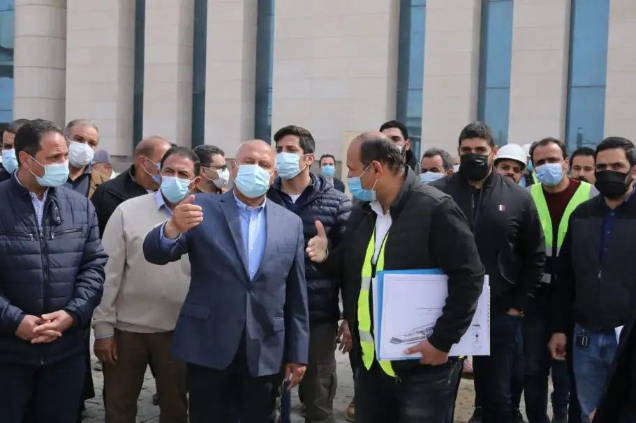 وزير النقل يتفقد مشروع القطار الكهربائي.. ويستقل قطارًا من محطة عدلي منصور حتى الروبيكي