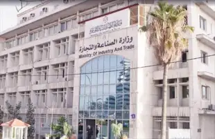 مصطفى العجواني يتفقد المعرض الدولي الخامس لمواد البناء والتشييد