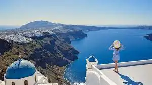 اليونان تستعد لبدء موسم سياحي منتعش في الصيف