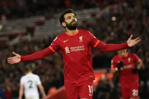 تقرير فرنسي: الخليفي مهتم بضم محمد صلاح إلى باريس سان جيرمان