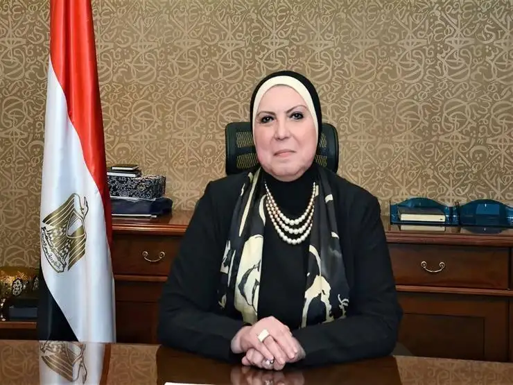 وزيرة التجارة تصدر قراراً باستمرار فرض رسم صادر على قصاصات وفضلات وخرق وأسمال الأقمشة القطنية