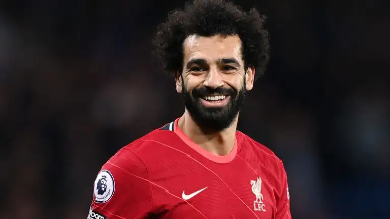 «آس»: صلاح أقرب لـ برشلونة من هالاند