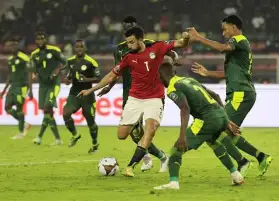 منتخب مصر يلعب بالزى الأحمر والشورت الأسود في إياب السنغال غدا