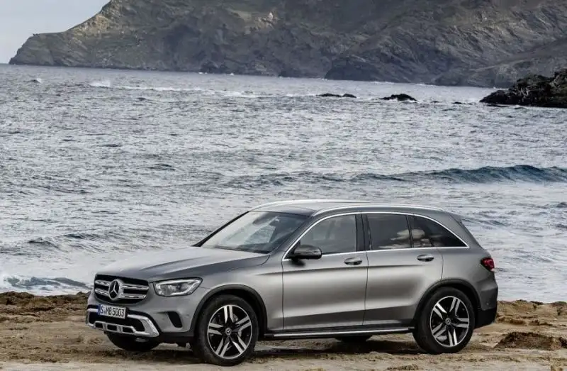 شاهد لقطات تجسسية جديدة لـ «مرسيدس GLC» موديل 2023
