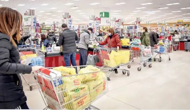 الغرف التجارية: مراقبة الأسواق والتخفيضات ساهموا في تثبيت أسعار السلع