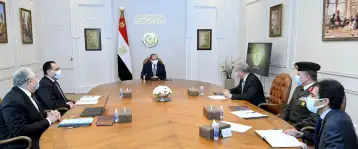 الرئيس السيسي يطلع على نتائج تجربة زراعة القطن قصير التيلة بشرق العوينات في جنوب الوادي