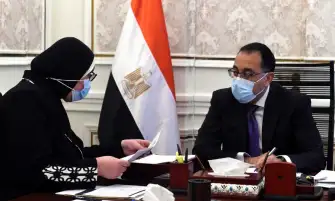 رئيس الوزراء يلتقي وزيرة الصناعة لاستعراض عدد من ملفات عمل الوزارة