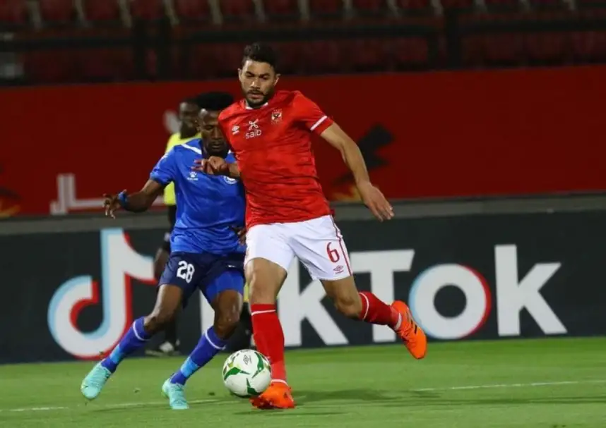 الأهلي يتعادل سلبيا مع الهلال في الشوط الأول