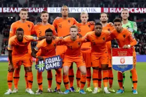 إصابة فان جال مدرب هولندا بالسرطان قبل كأس العالم