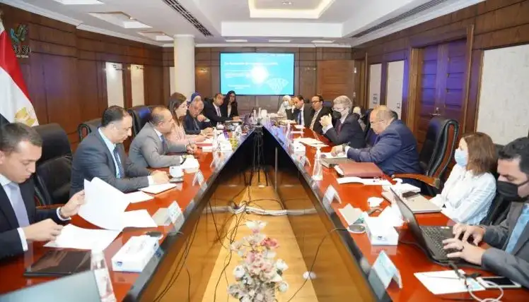 وزيرة التخطيط تبحث مع رئيس مركز التنمية المستدامة بجامعة كولومبيا أوجه التعاون المستقبلي