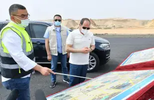 الرئيس السيسي يتفقد الأعمال الإنشائية لتطوير عدد من الطرق والمحاور بالقاهرة الكبرى