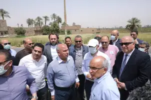 بالصور| وزير النقل يتفقد مشروع تطوير طريق "قنا - الأقصر" الصحراوي الشرقي بطول 108 كم