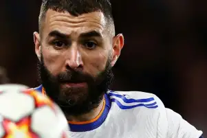بنزيما يجذب الأنظار في دوري الأبطال في ليلة حسم التأهل لنصف النهائي