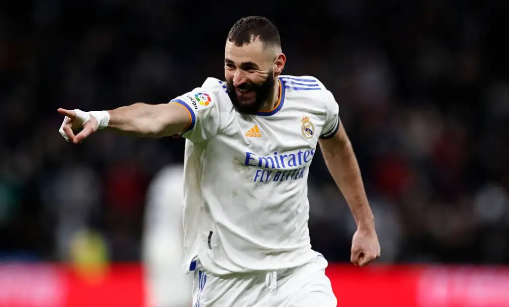 كريم بنزيما يقود قائمة ريال مدريد لمواجهة تشيلسي في دوري الأبطال