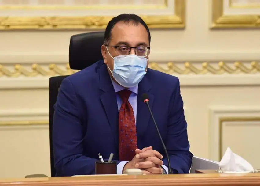 رئيس الوزراء يناقش سبل زيادة استثمارات التأمينات والمعاشات والأوقاف