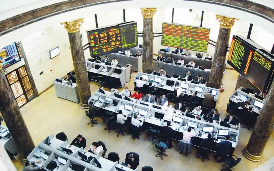 البورصة المصرية تفتتح تعاملات الأحد على أداء متباين لمؤشراتها