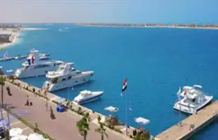تخفيض الدرجة السياحية لـ97 فندقا بالبحر الأحمر وجنوب سيناء وإلغاء ترخيص 15 منشأة