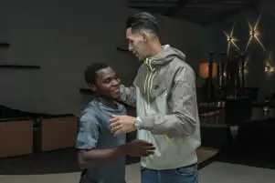 بانون يساند لاعبي الأهلي قبل مواجهة الرجاء